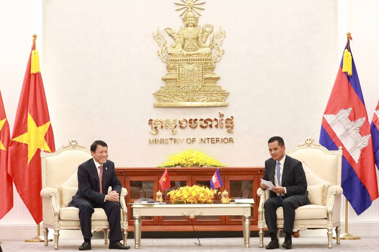 007C22A2-50AC-44E4-B7FF-FEFFF9C637B9