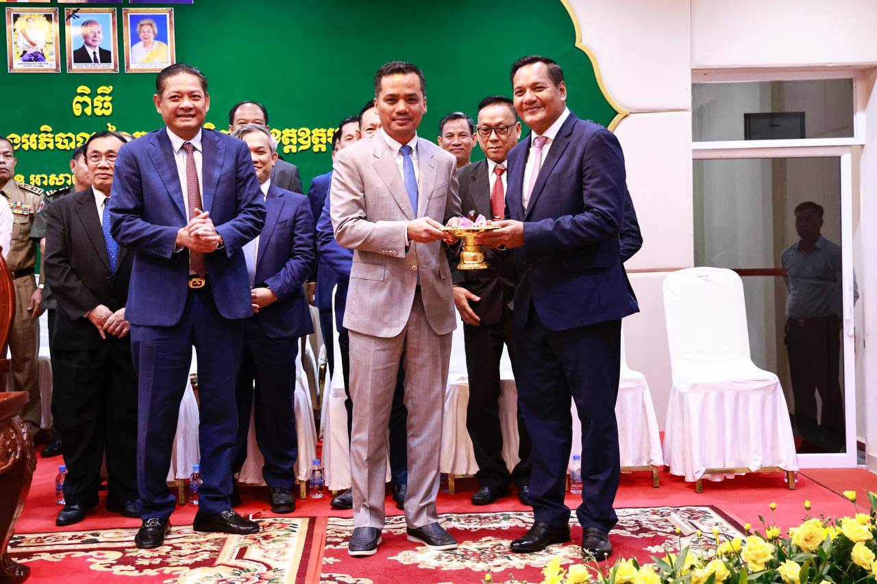 AEB33F6E-955F-4BC6-9F1A-69686C0EF470