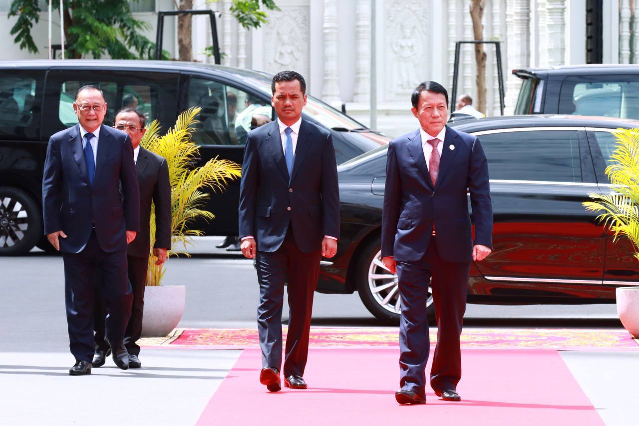 C48FA676-B747-438D-8DAC-6B8D94859441