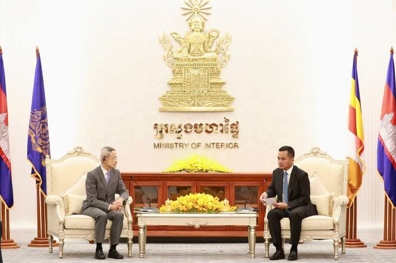 DEC2400B-372C-4818-9A5E-E3EDEC708CBF