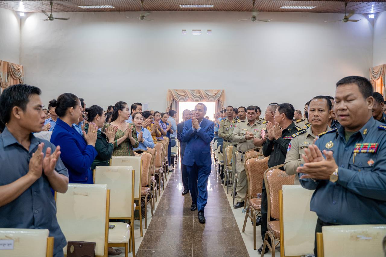 4C373EF4-4B29-4F53-8784-5AB05E6E38AA