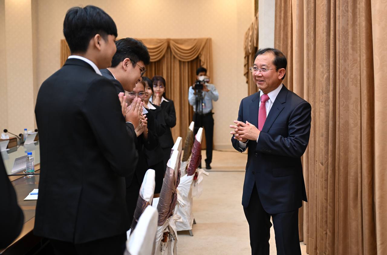 5EB295CC-4FE7-4600-A80E-AC9813A7525C