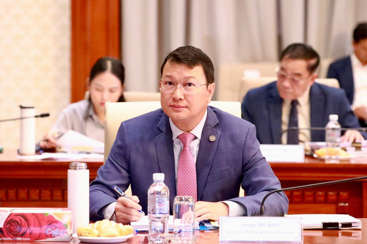 3C55B7AB-D660-44F4-8F2B-418A2F0A67E3