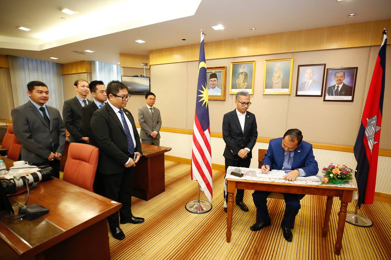 641027E4-BB33-494A-839C-6430A1FC4657