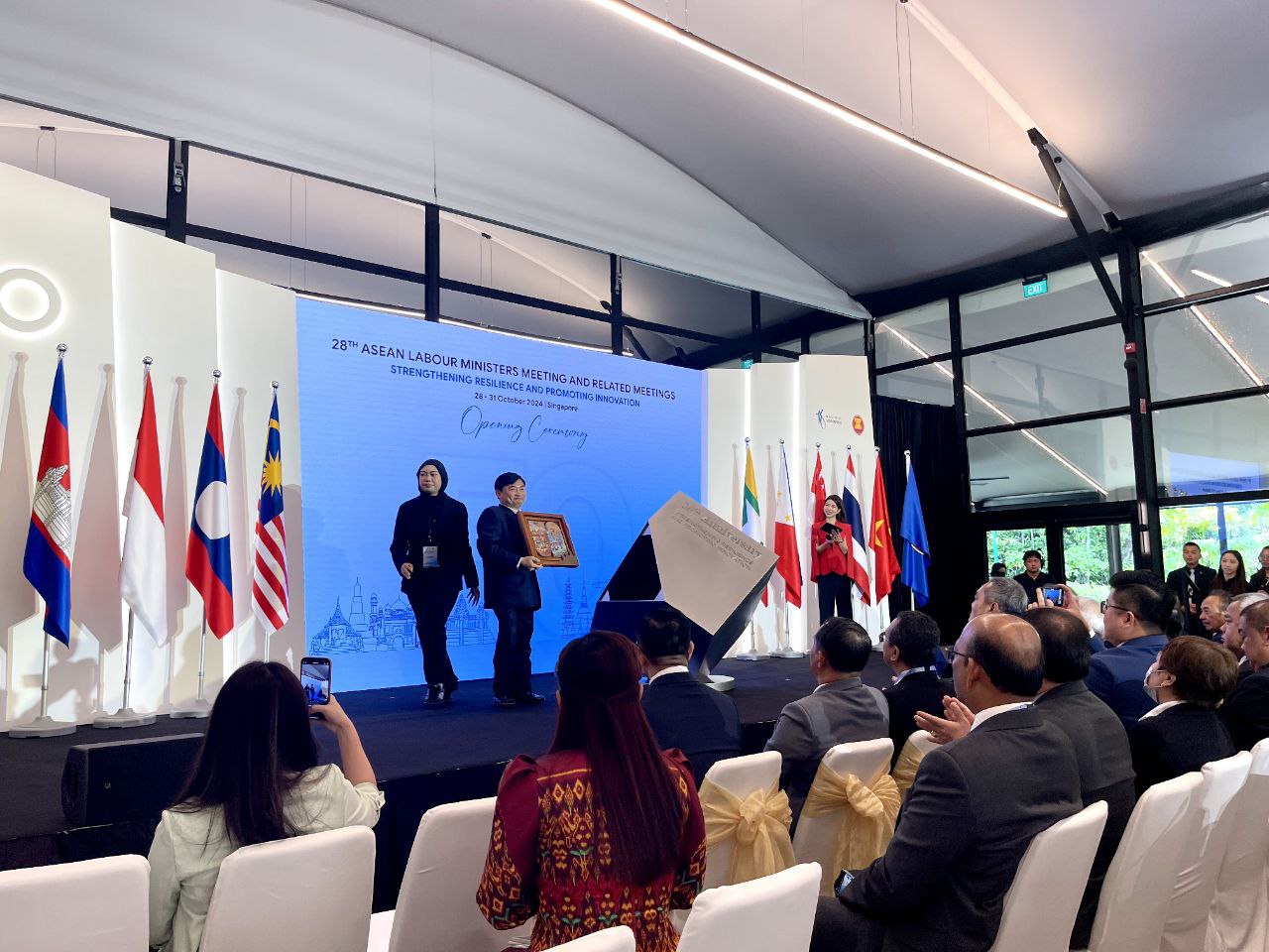 2D5FEB6F-7C32-41E8-A451-8D12F96CC574