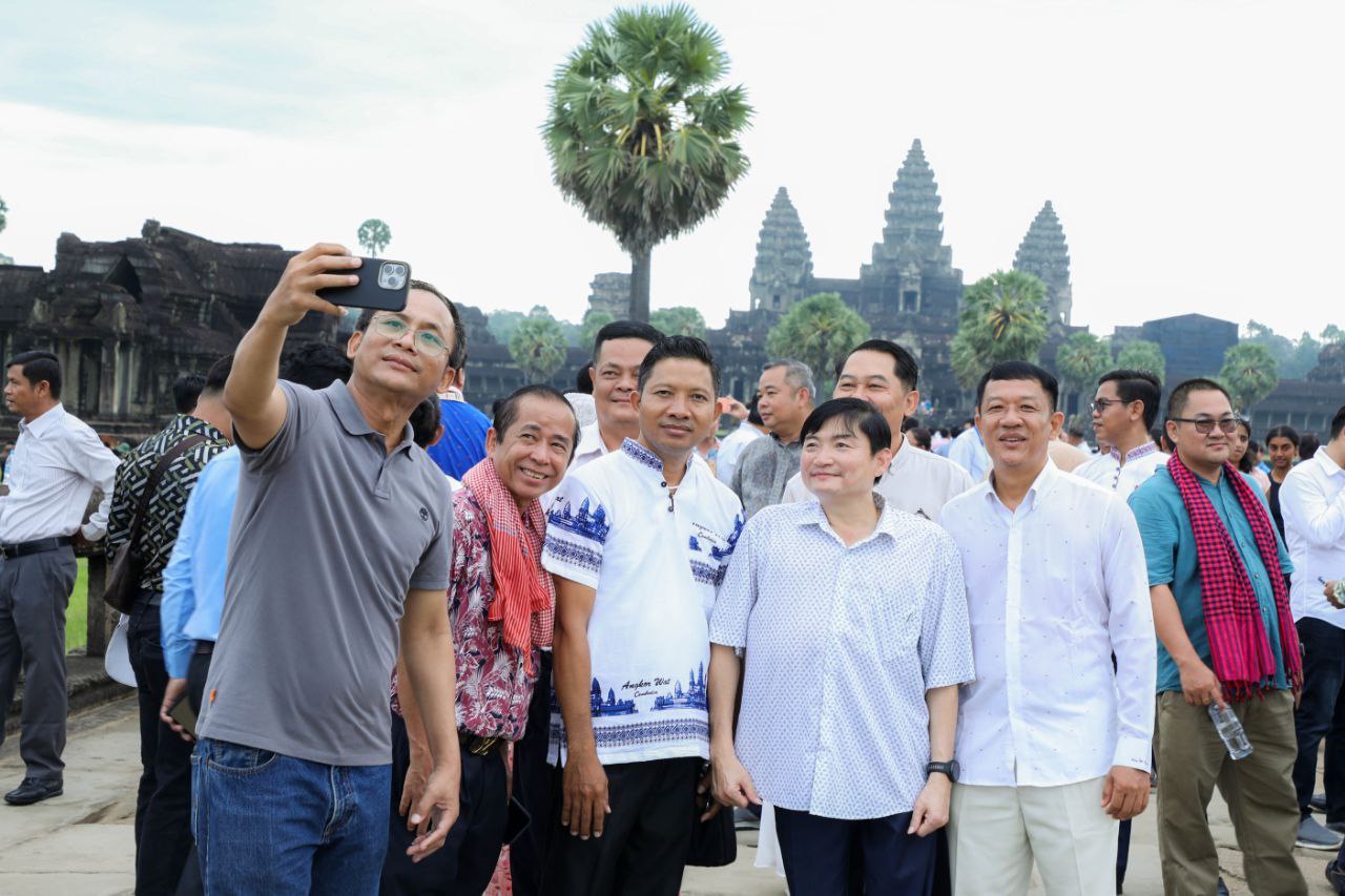 30CB06E4-38B8-4201-B19D-035D10BF77C4