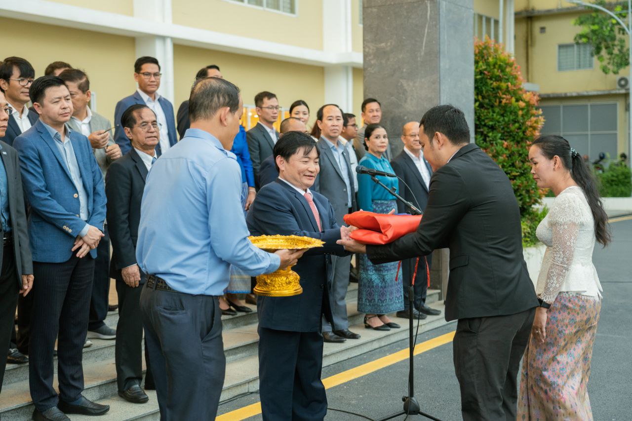 378D270B-04B3-4D53-AB99-73038CD8B223