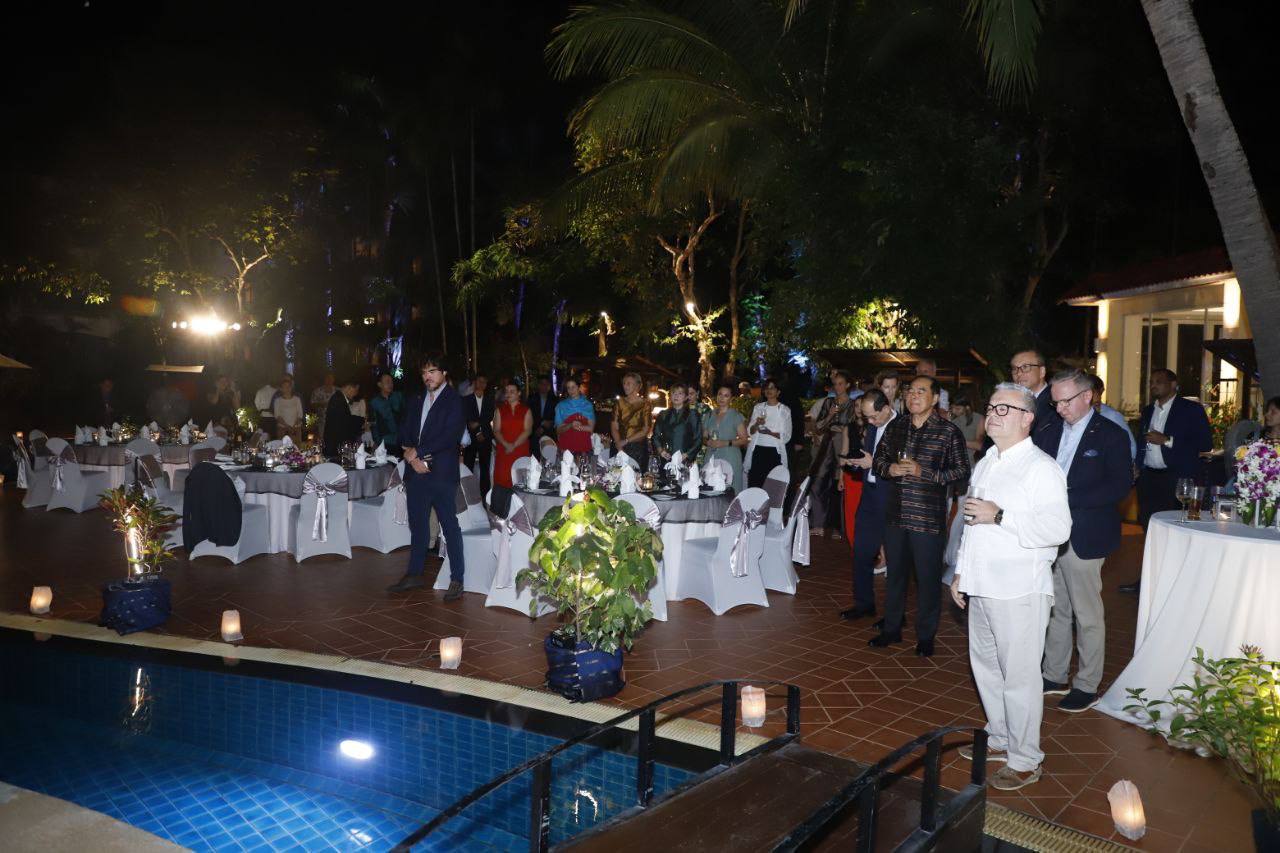 54AE0E3E-05EC-4B2C-98B8-6EB1718F0E21