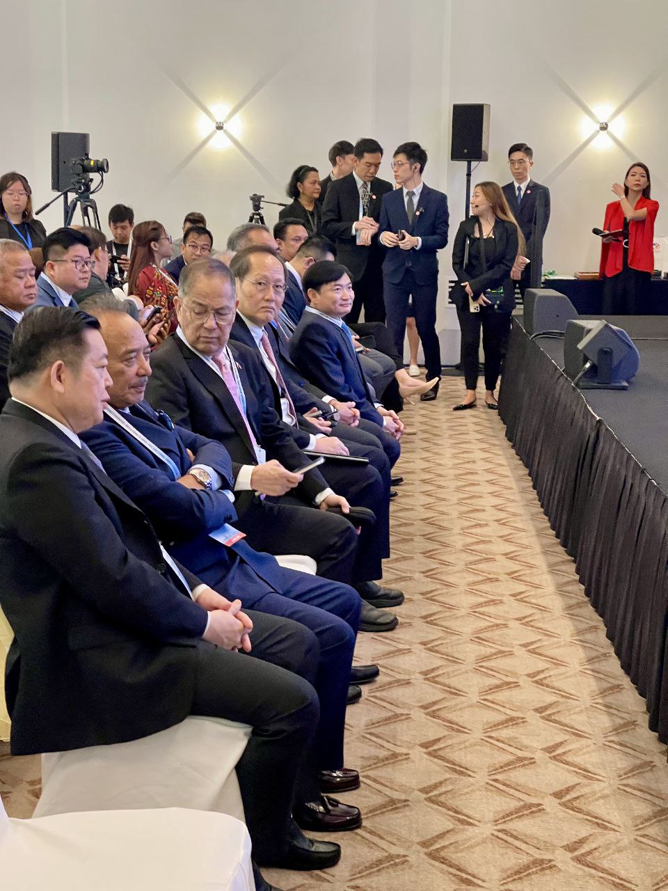 65ED2F3A-9F17-4E04-9E61-CDB4098F4EEE