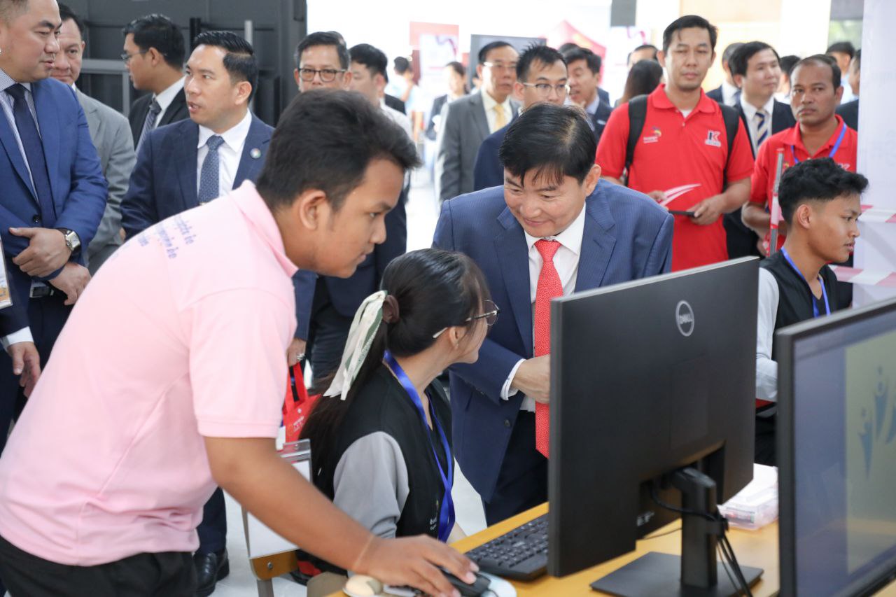 89EC0BFB-5F51-45F1-ADA2-BFD27496BA5B