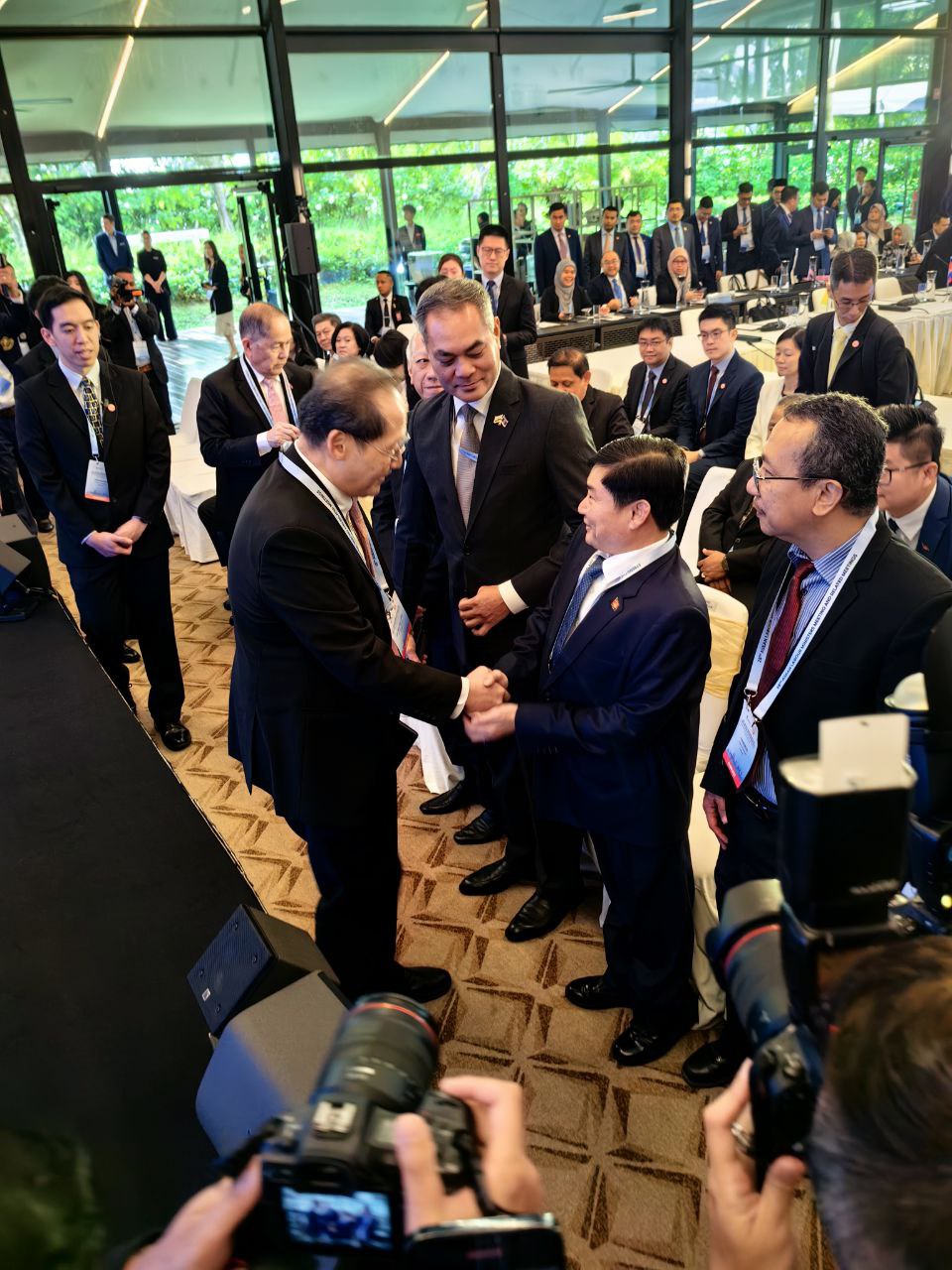 92F04B1F-6628-4D3D-BD71-FBBDCD00A9AA