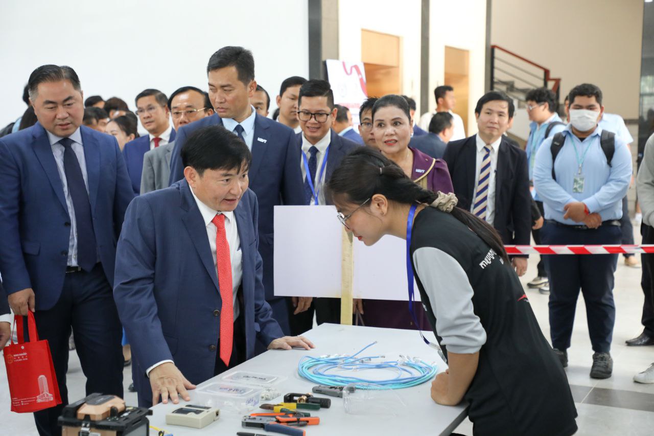 94084477-0529-4BC5-92DC-B4EC1439D4BE