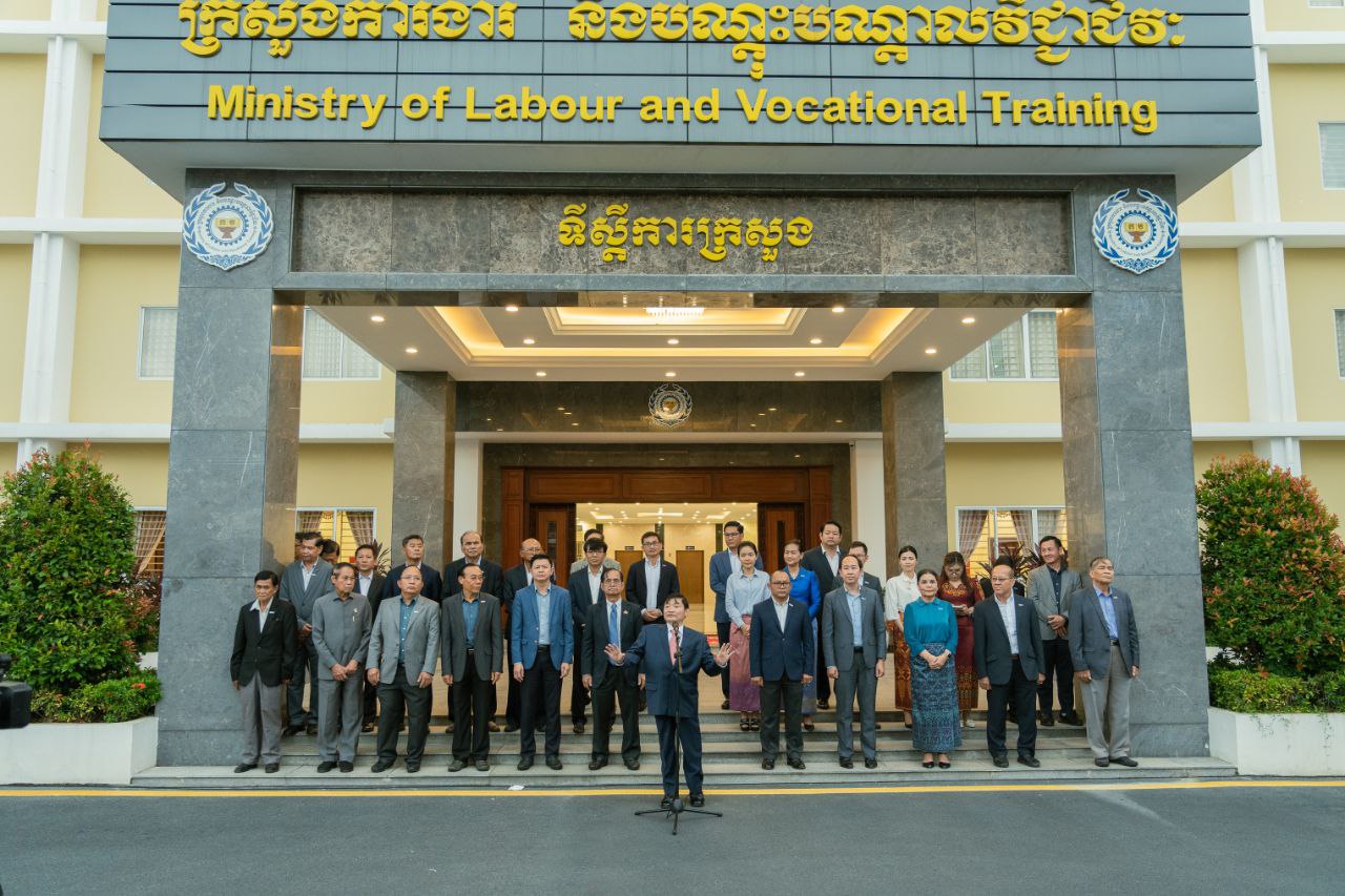 B2183BDD-3E7E-42C5-AAB4-3F286BABC5AB