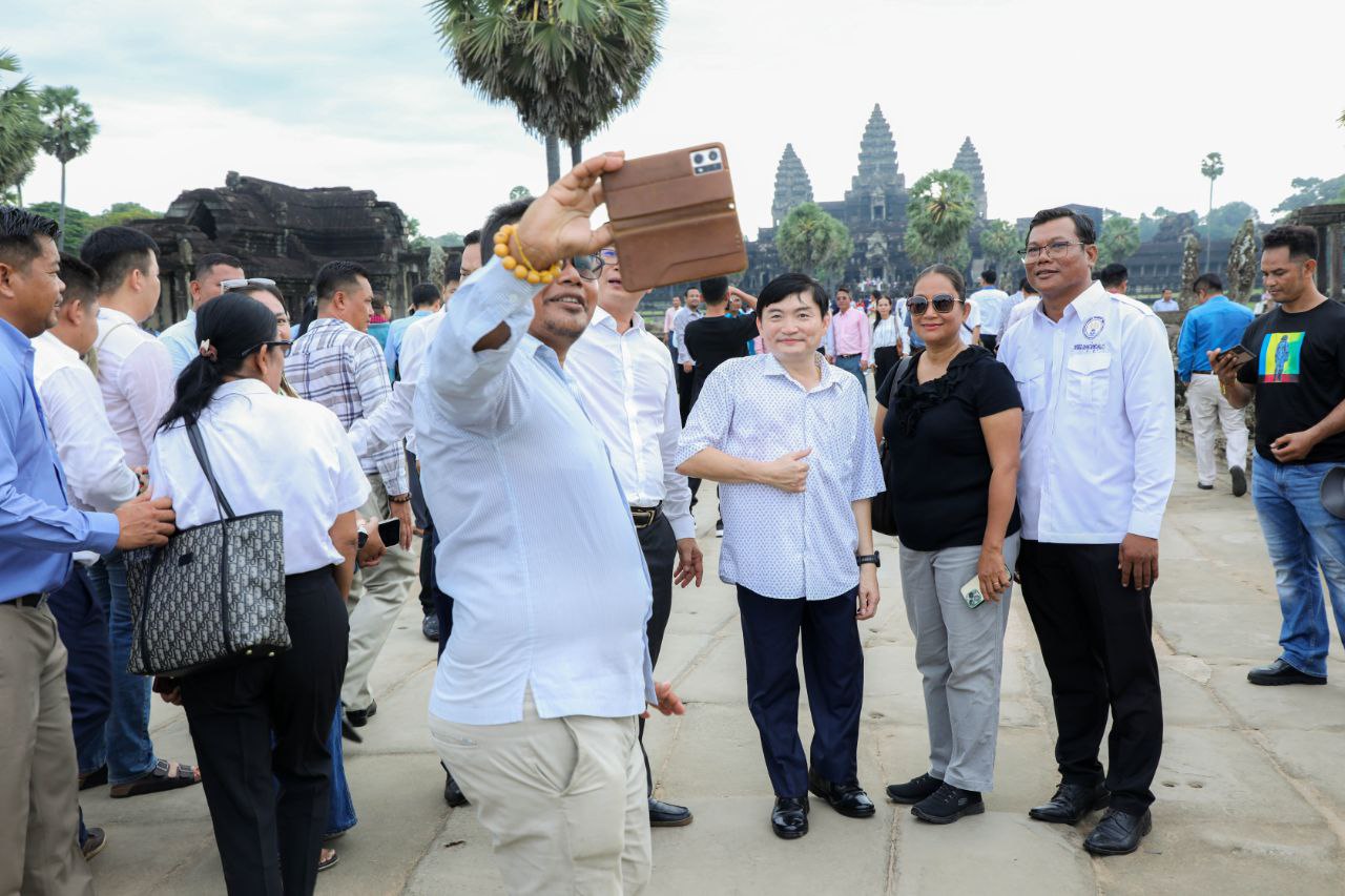 BAC6CACA-4EAF-40C3-8DF6-7FC1C1A60365