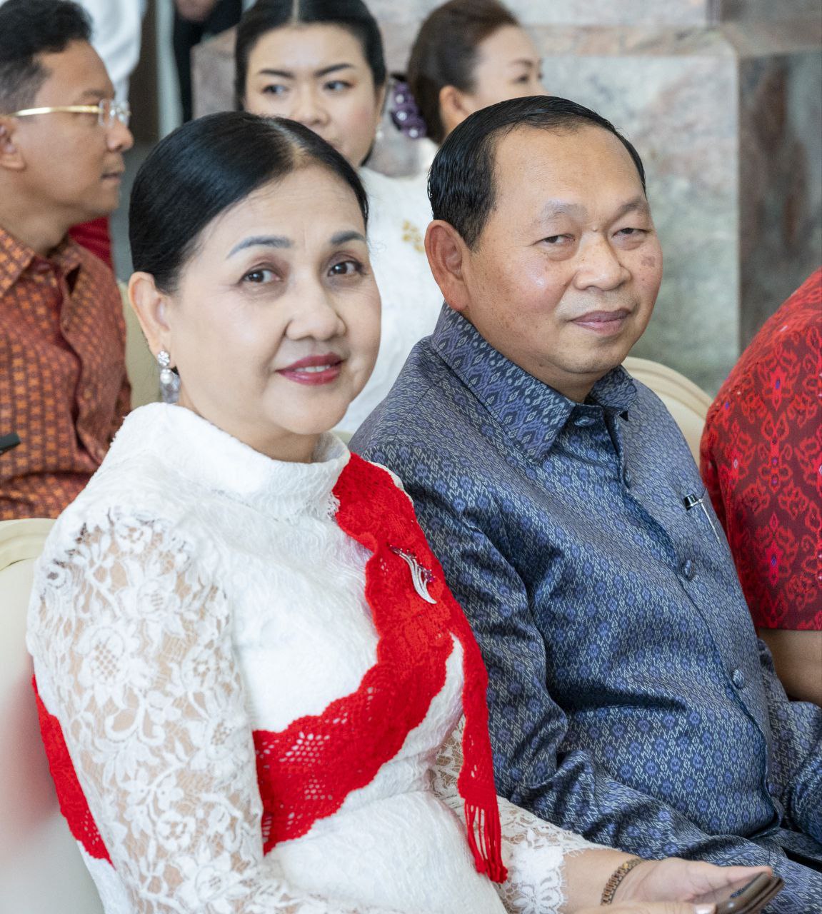 5C444AF6-87CB-43F2-A863-38EAE9A21B24