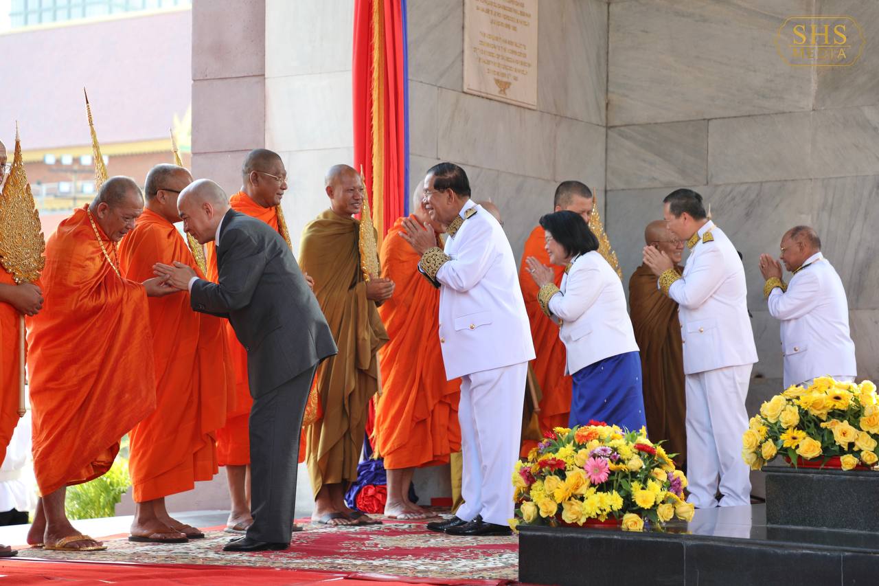 7D478561-E9F1-4ACF-97A1-293051FE7583