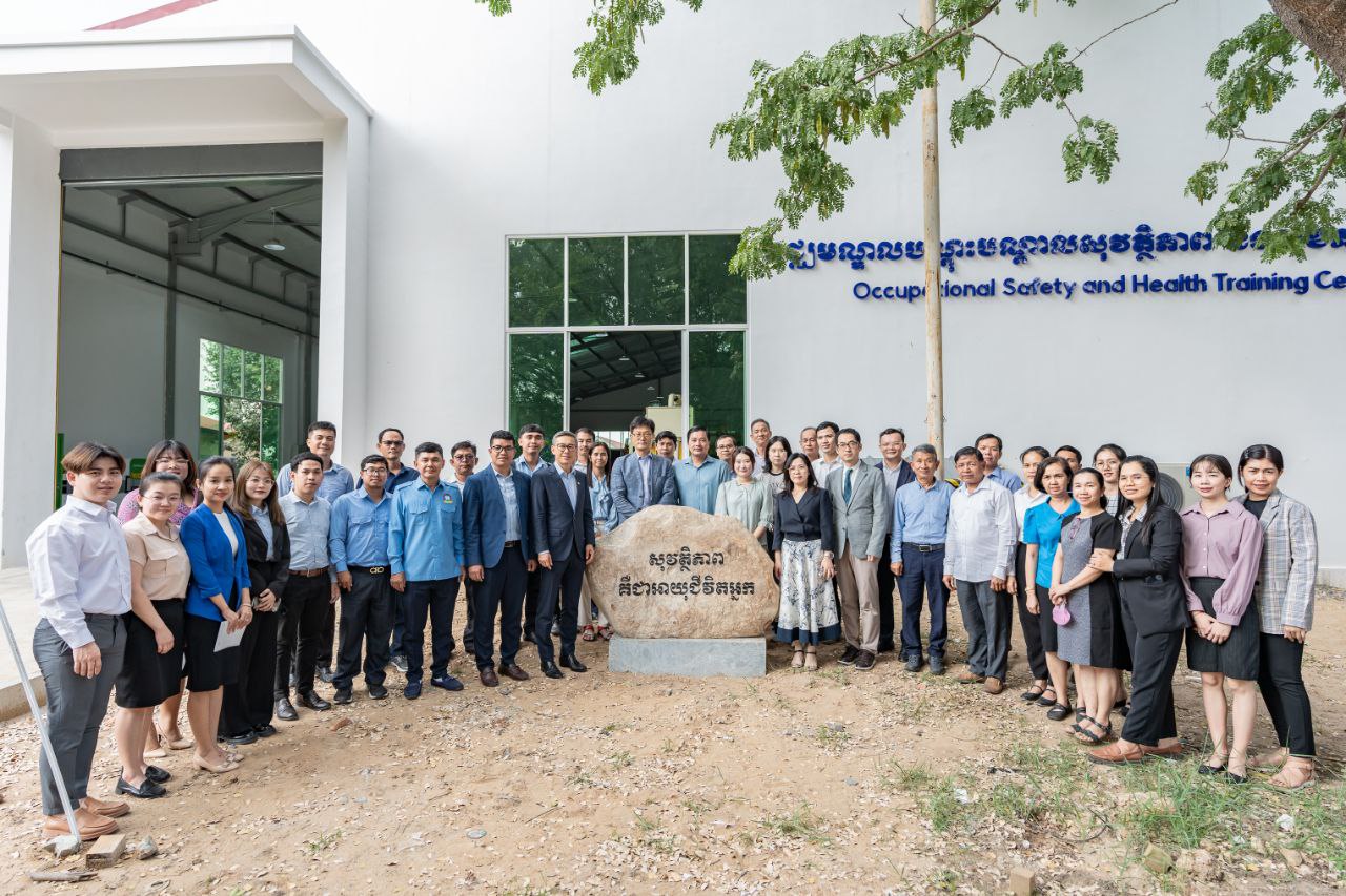 93A81033-0A5D-4C45-BF57-7C0B6AB40B0C