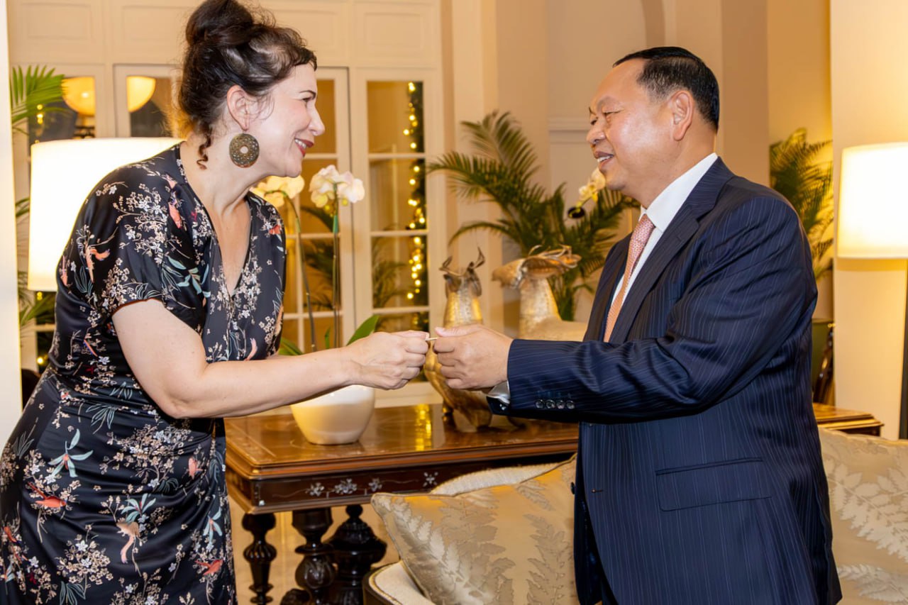 C8C41A82-5AC0-4A44-8FC2-00F2A346FA9A