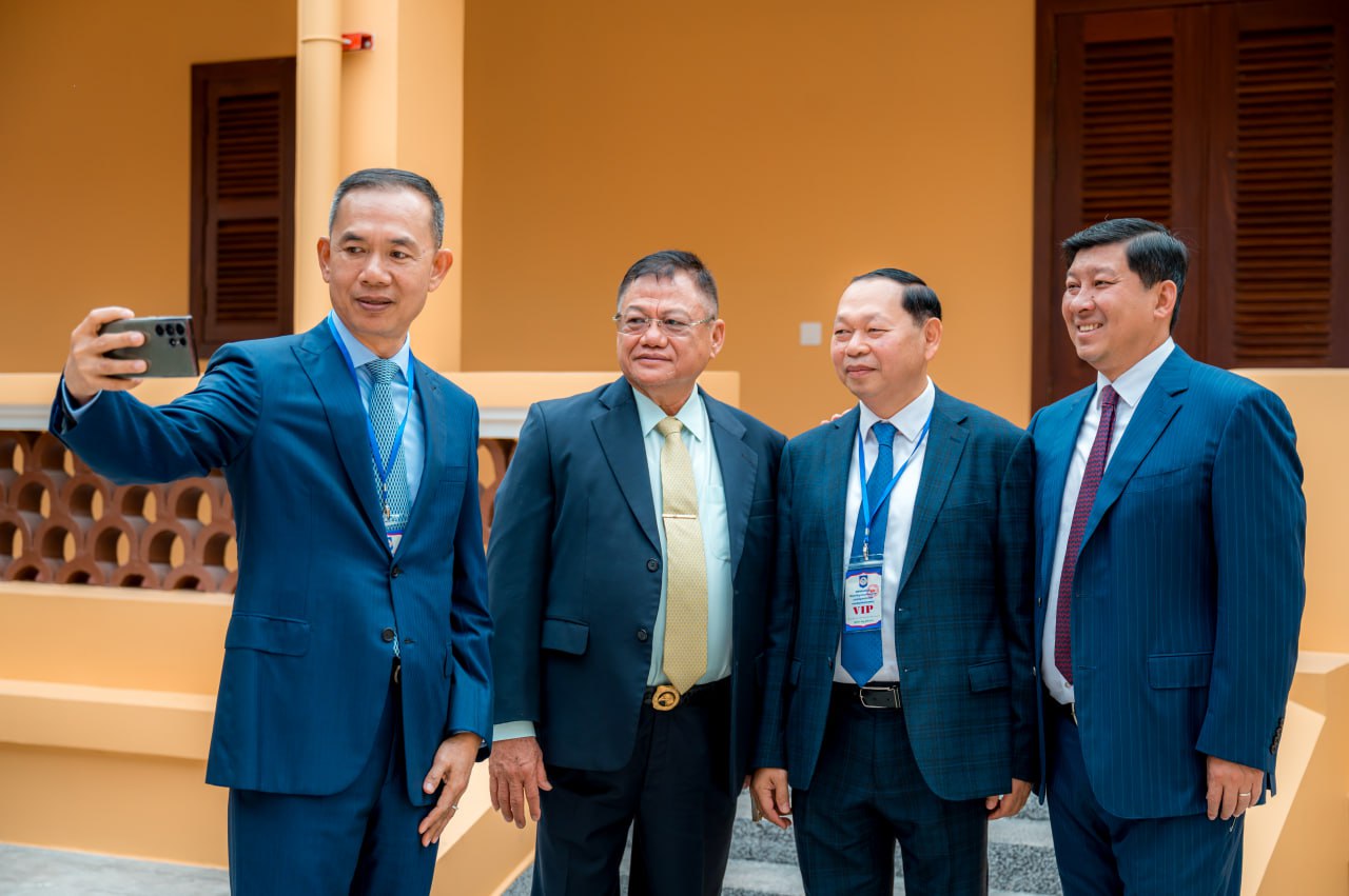 33A93D02-6D1B-4E4C-969C-4A7BCA25874A