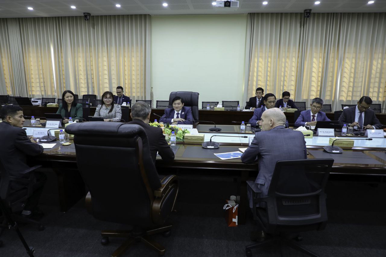 D4736EBE-CC39-4468-BD65-B1FBAB9434AC