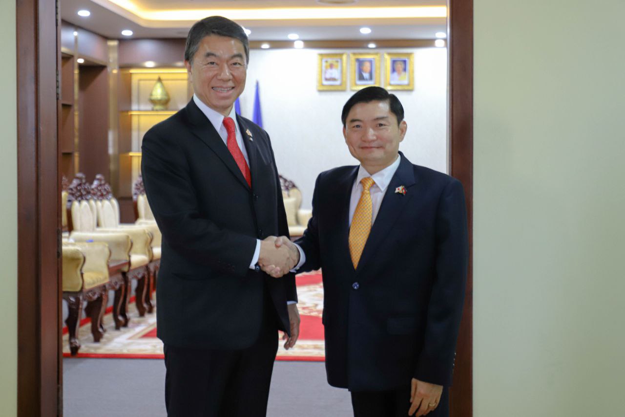 DD90C11D-D906-4A64-AA13-180151A7DC75