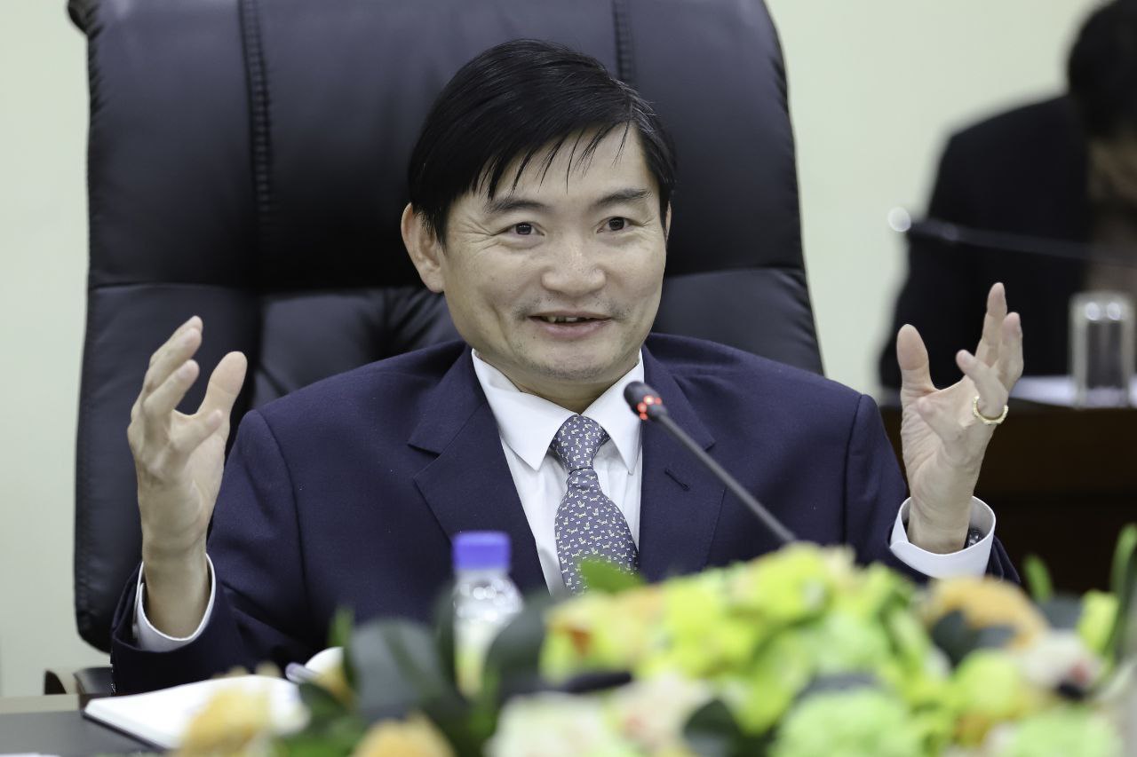 310B3300-E5A4-4882-A21A-11285D1334EE