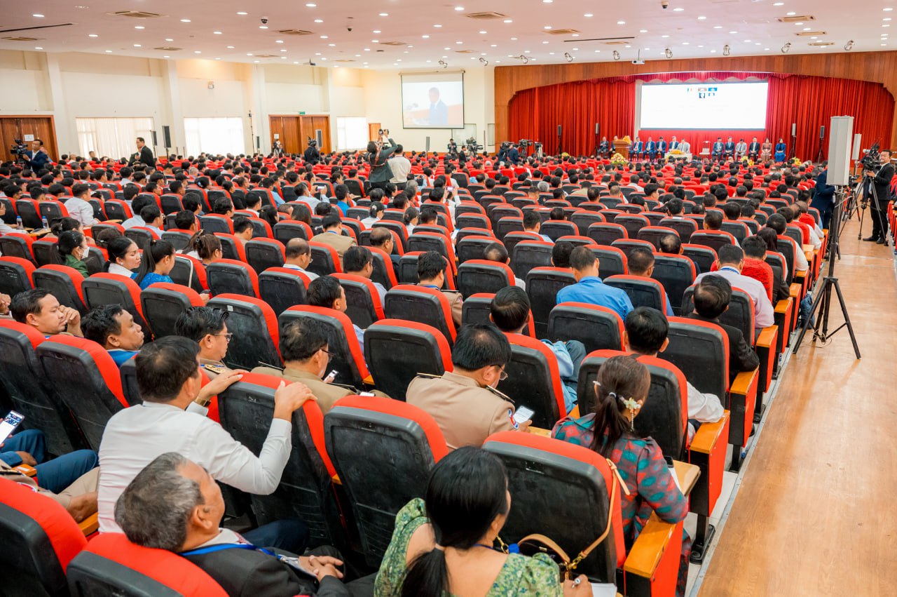 78087B44-E5DB-4DF7-9E53-11EEC7A8D12F