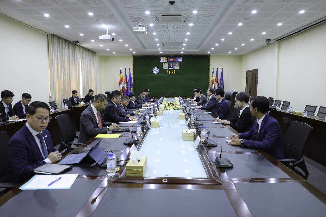 8F8458C6-D65D-4E84-8442-07CB7BF07BE5