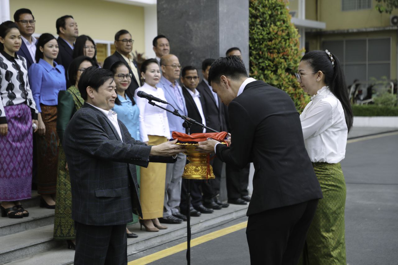 E220D254-1689-4DDF-93FA-0249223B84AE