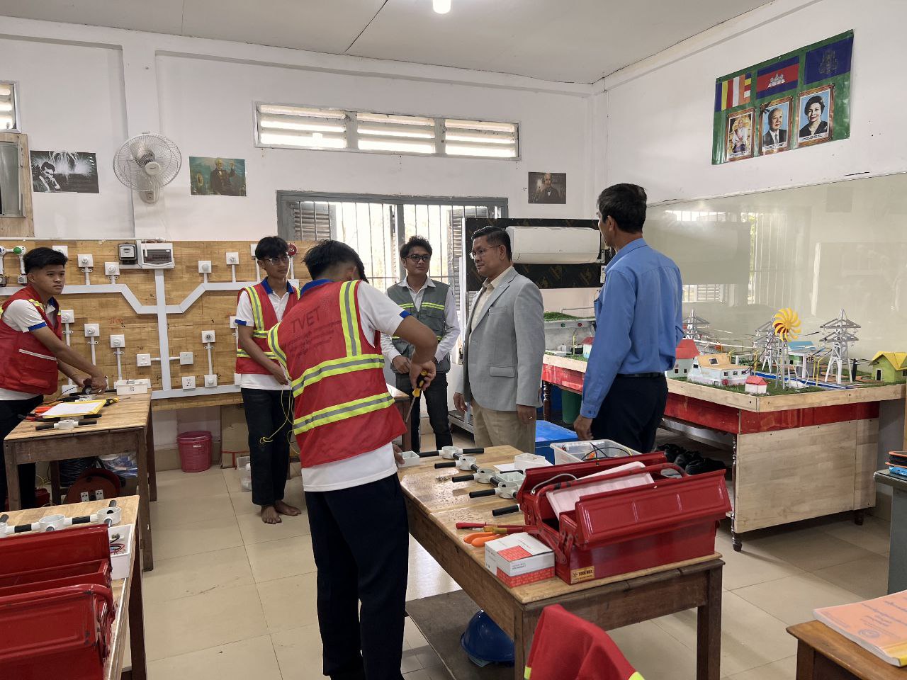 EF203976-81F2-428A-A633-83239A25C298