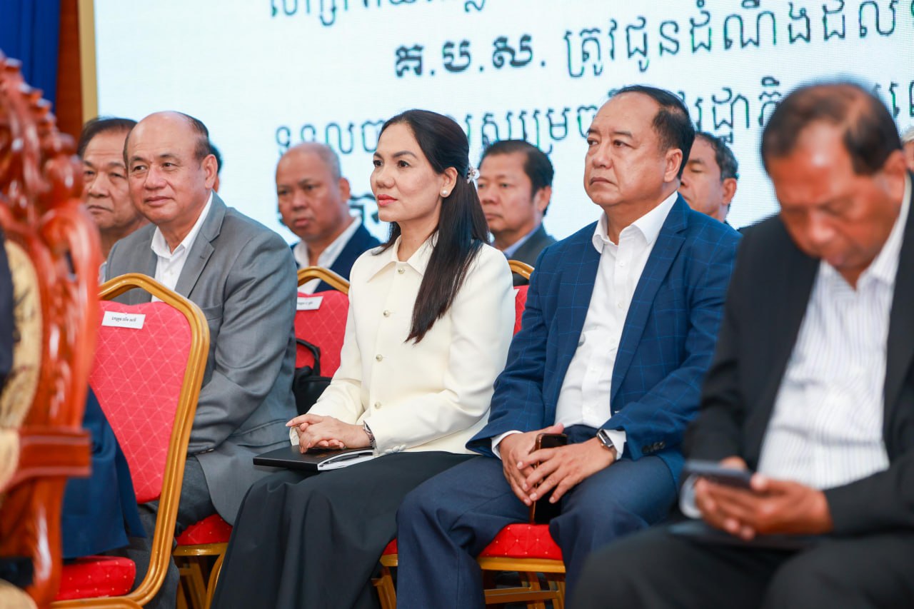 B0FECB65-DE3B-46AF-898D-360416181254